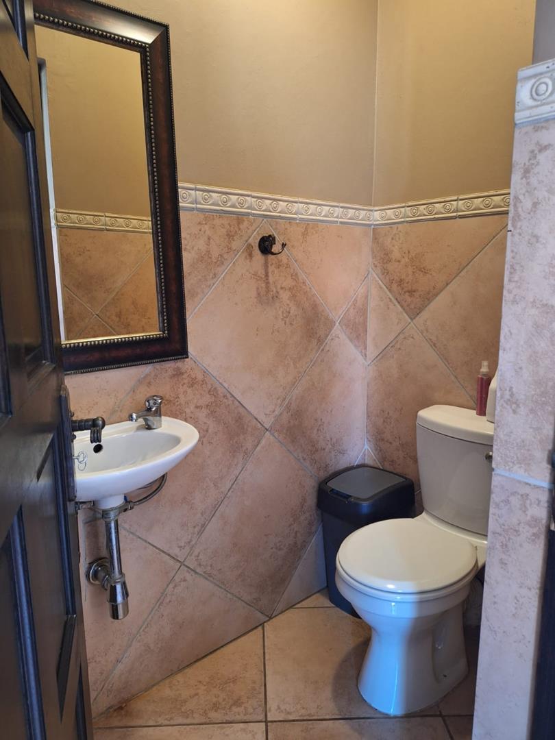 To Let 4 Bedroom Property for Rent in Melodie North West